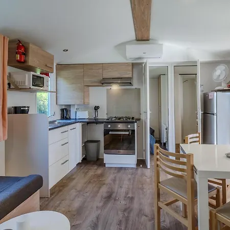 3 Bedroom Gorgeous Stacaravan In Camping *