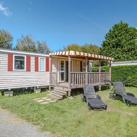 Pet Friendly Stacaravan In Кемпинг Ле-Мат