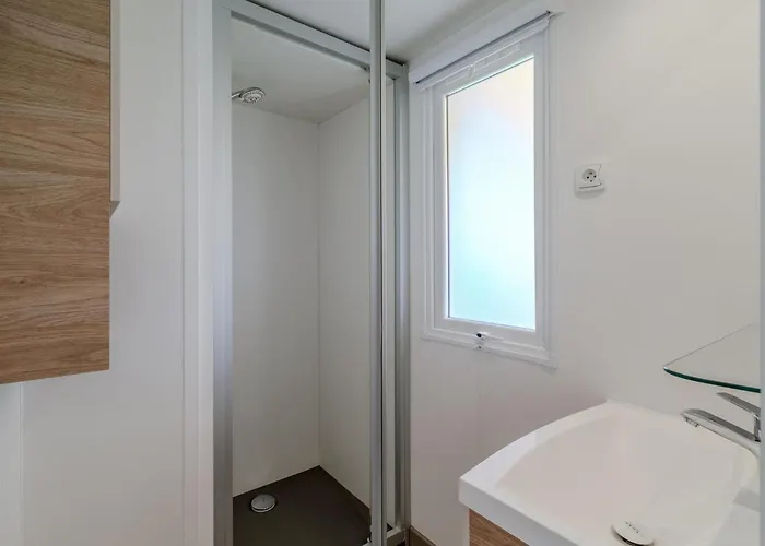 Kemping Pet Friendly Stacaravan In