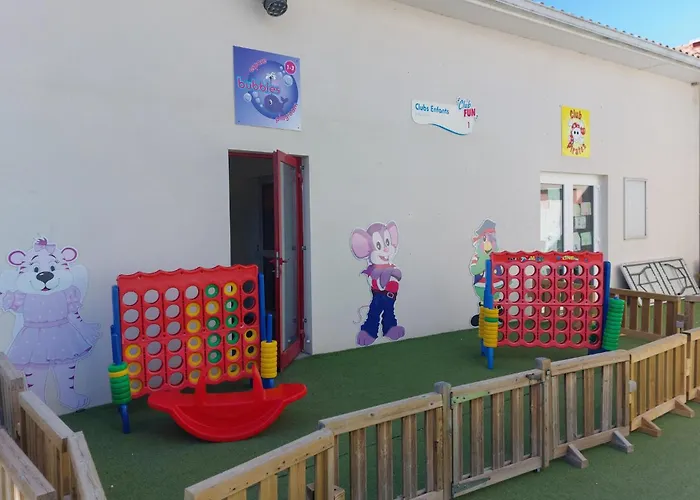 Pet Friendly Stacaravan In 3* Les Mathes